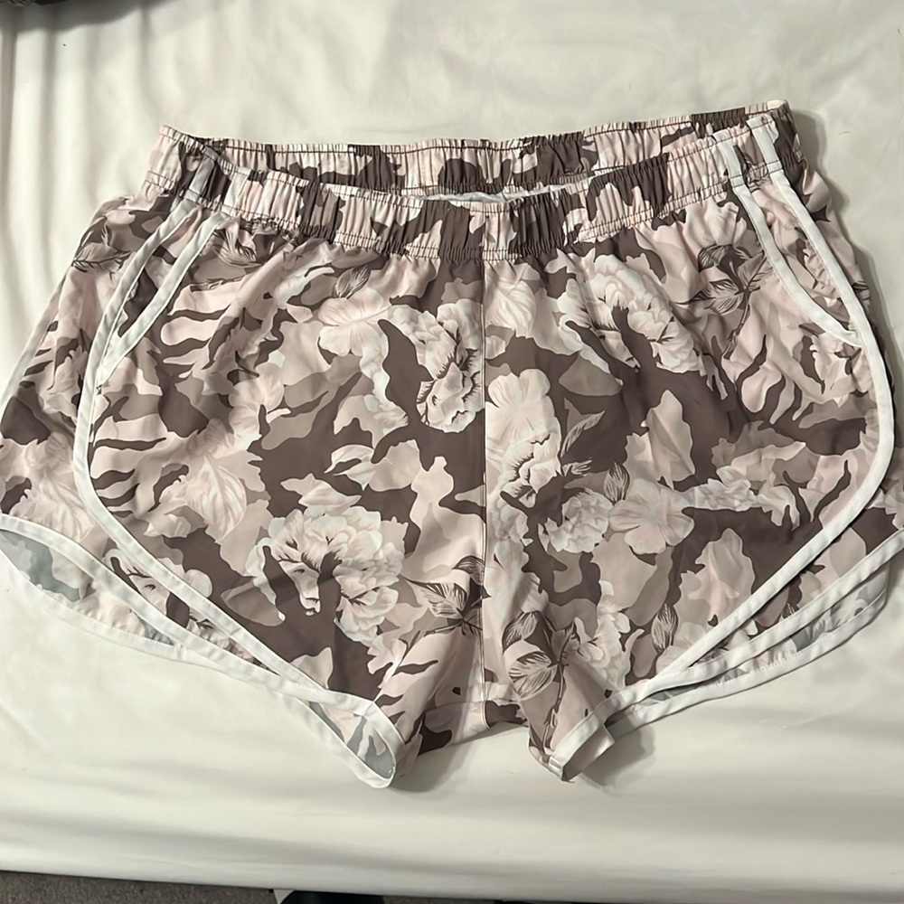 Calvin Klein Floral Shorts Size XL